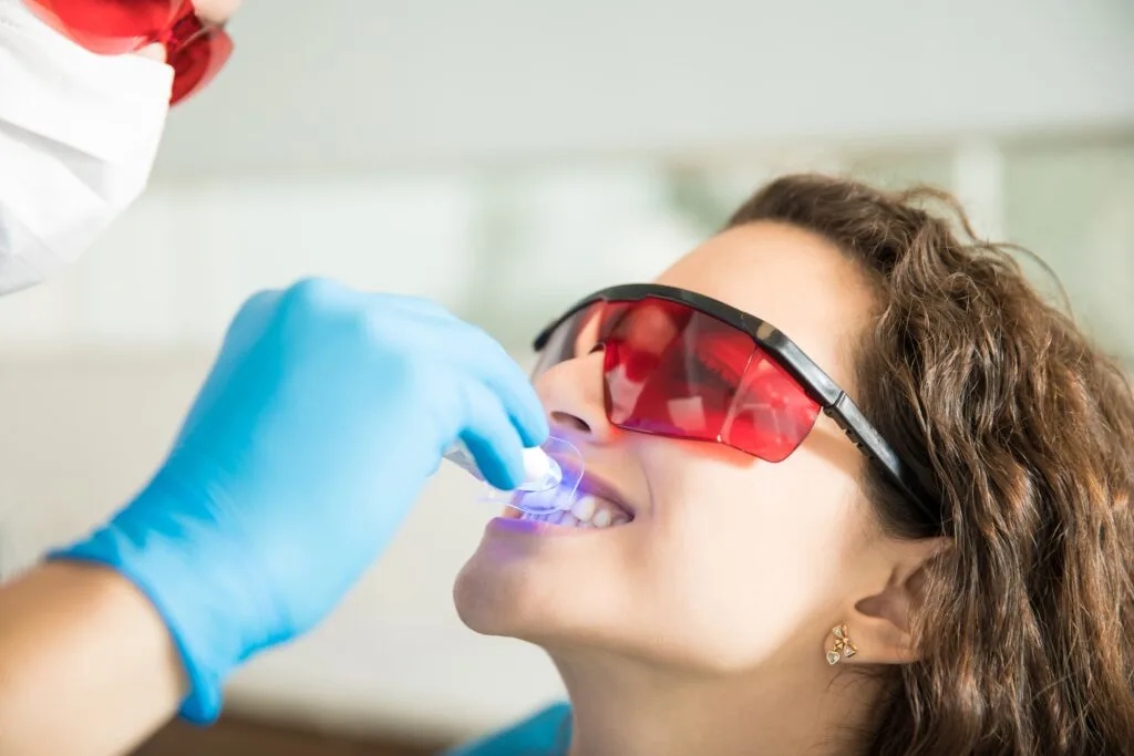 Dental scaling and polishing treatment in Ultadanga by expert dentist for clean and healthy teeth